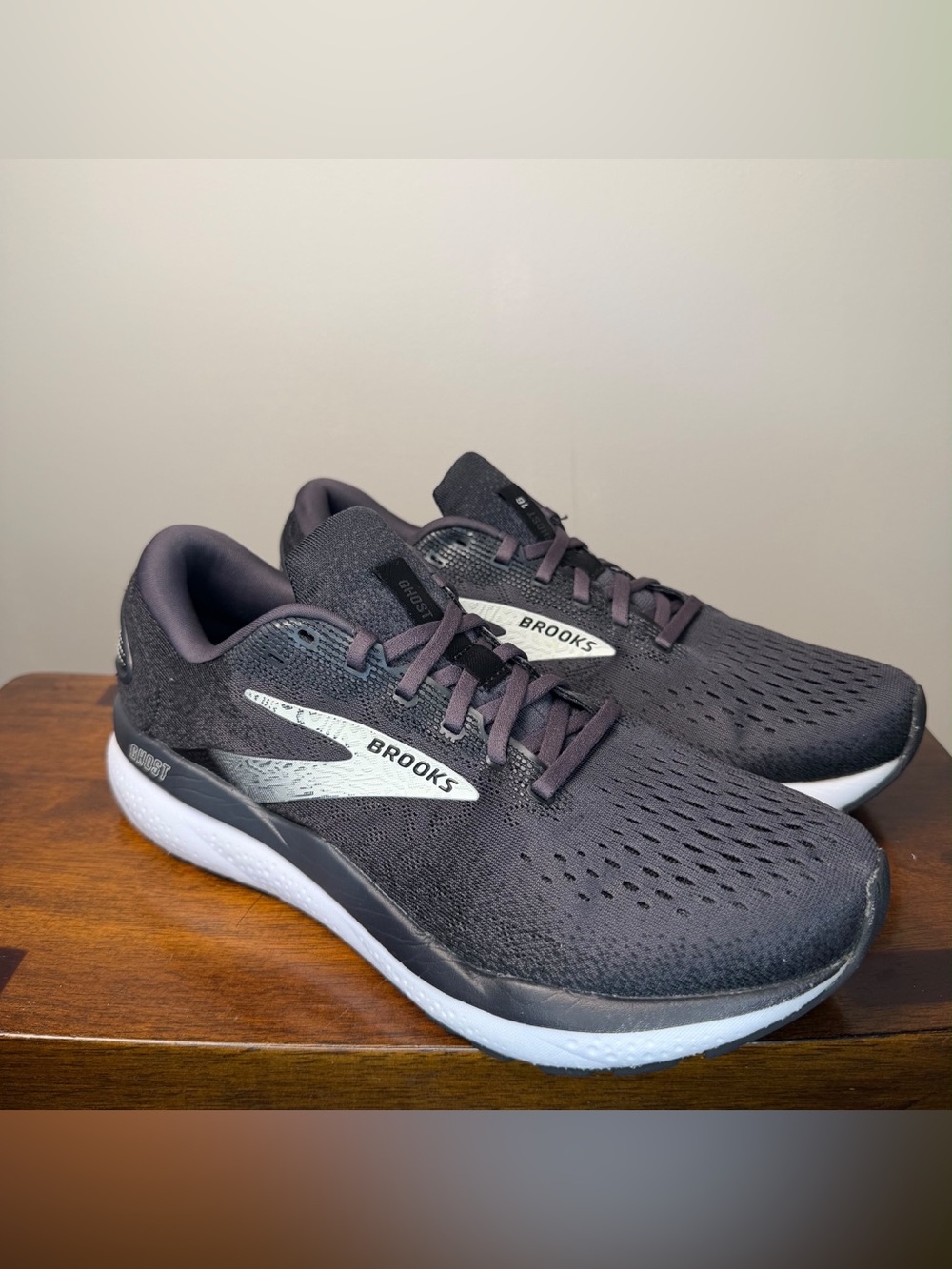 Brooks Ghost 16 Womens 11.5 B Black Grey White Running Shoes 1204071B090
